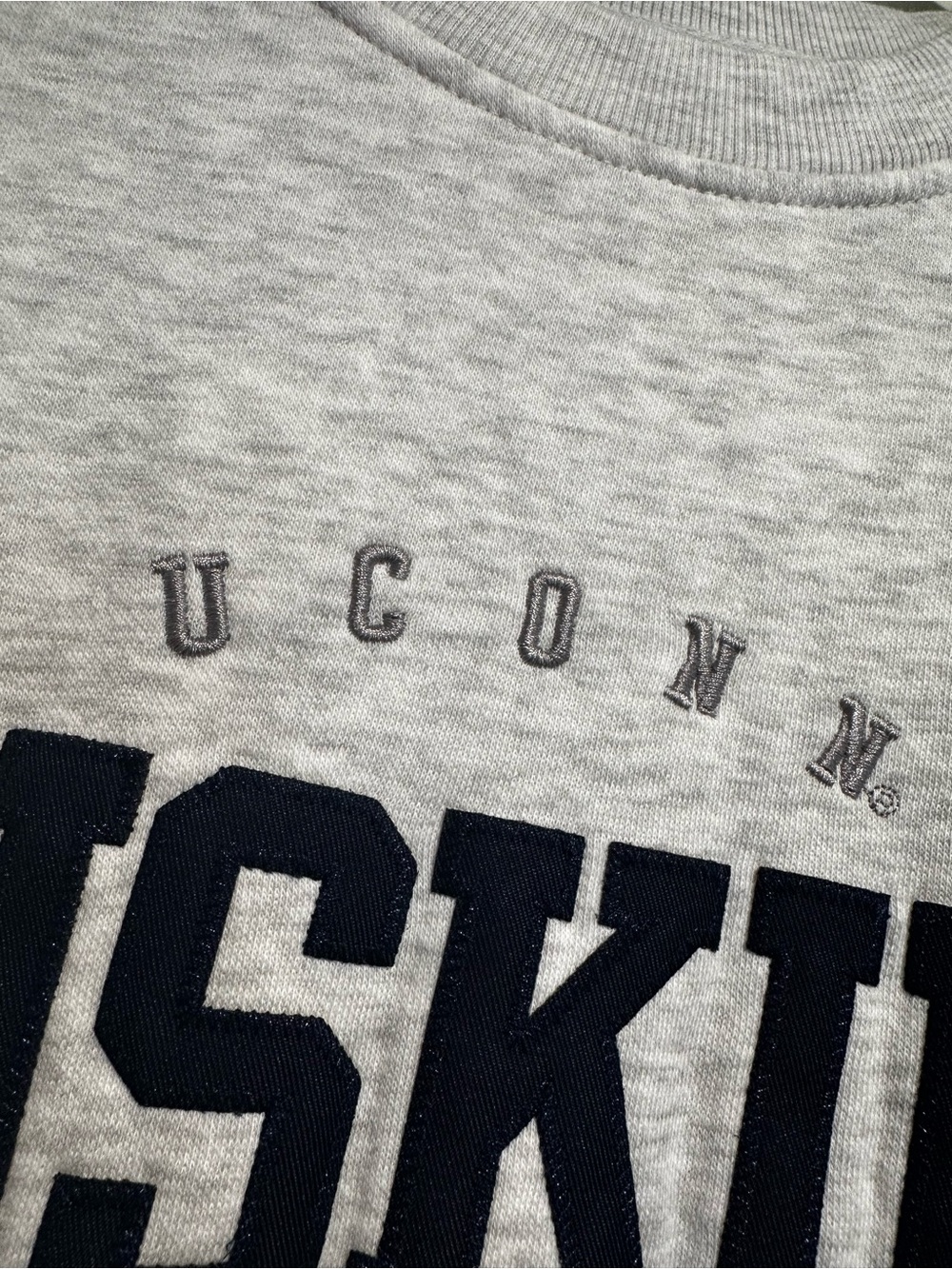 NWOT Champion UCONN Huskies SzL Embroidered logo Spellout Basketball sweatshirt. - Picture 9 of 13